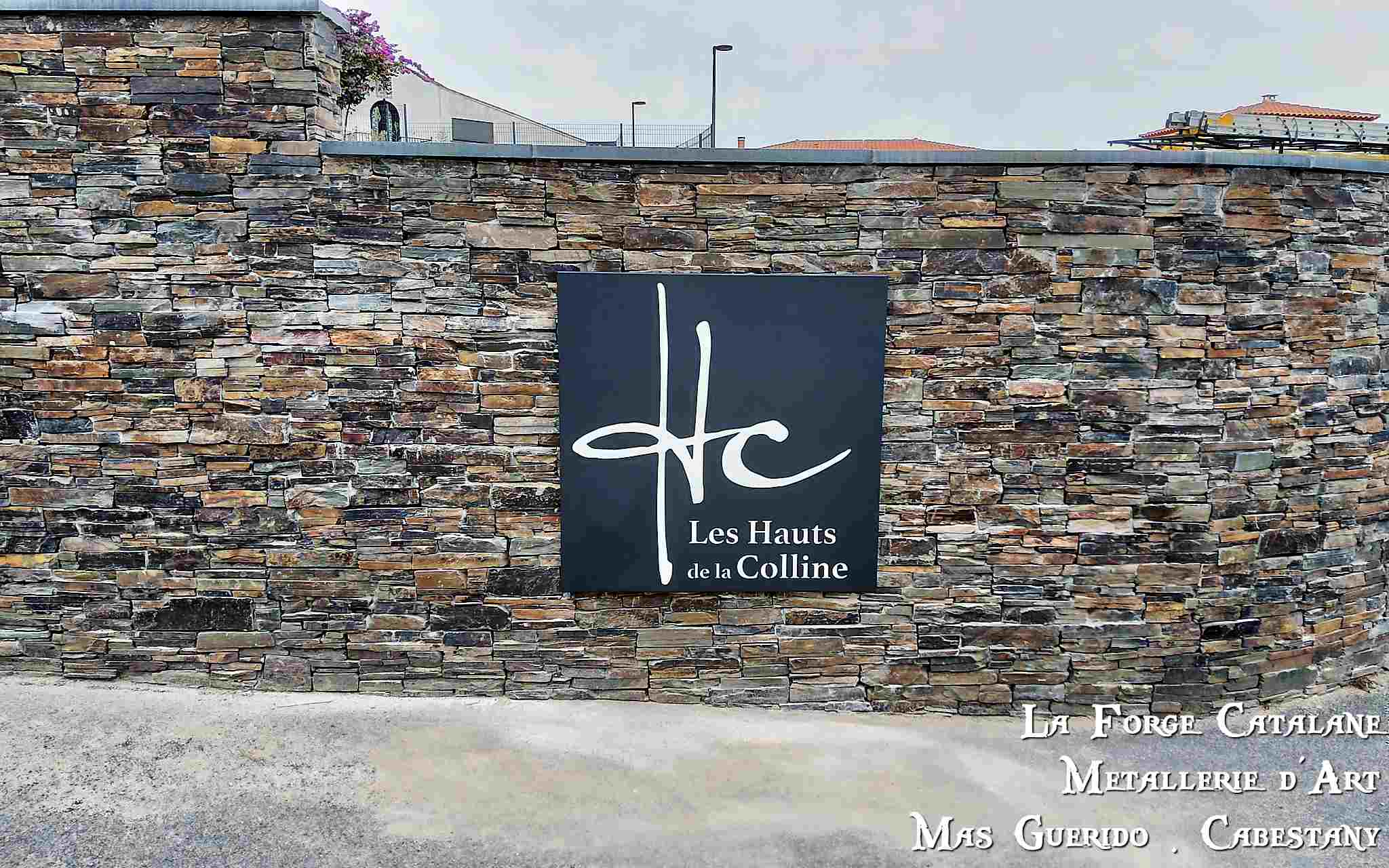 nom de lotissement en ecoupe laser avec plexi special enseigne forge catalane.jpg